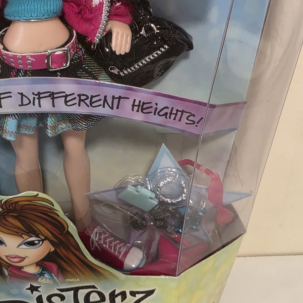 Bratz Sisterz Lilani and Kiani 2-in-1 Doll Set Different Heights MGA New NIB - Picture 7 of 7